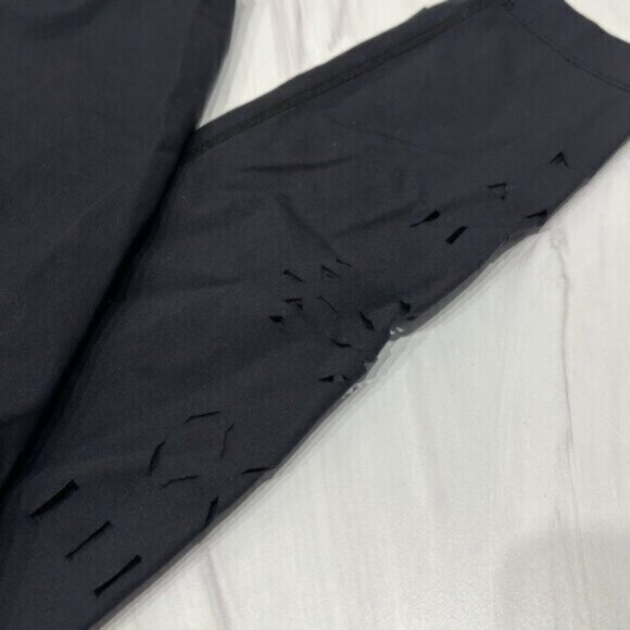 Kira Grace Women's Black Cut Out Cropped Leggings Size Small - Picture 3 of 5
